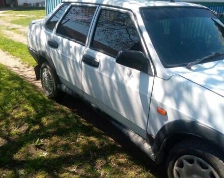 Белый ВАЗ 21099, объемом двигателя 1.3 л и пробегом 595 тыс. км за 1250 $, фото 3 на Automoto.ua