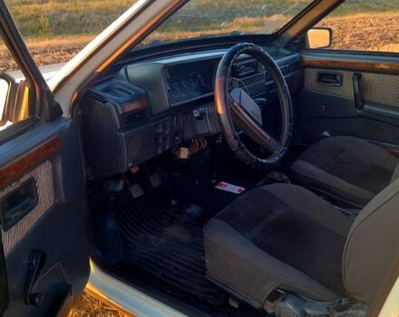 Белый ВАЗ 21099, объемом двигателя 1.5 л и пробегом 280 тыс. км за 900 $, фото 2 на Automoto.ua