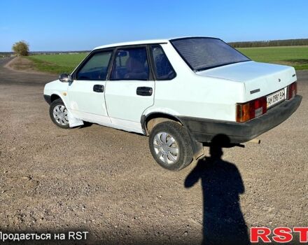 Белый ВАЗ 21099, объемом двигателя 1.5 л и пробегом 330 тыс. км за 750 $, фото 1 на Automoto.ua