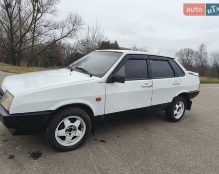 Белый ВАЗ 21099, объемом двигателя 1.5 л и пробегом 402 тыс. км за 1500 $, фото 2 на Automoto.ua