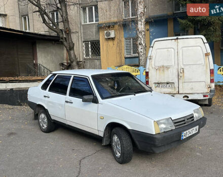 Белый ВАЗ 21099, объемом двигателя 1.5 л и пробегом 250 тыс. км за 1100 $, фото 2 на Automoto.ua