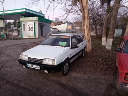 Белый ВАЗ 21099, объемом двигателя 1.5 л и пробегом 200 тыс. км за 807 $, фото 1 на Automoto.ua