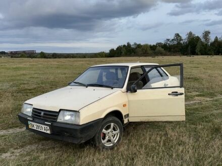 Белый ВАЗ 21099, объемом двигателя 1.5 л и пробегом 210 тыс. км за 1083 $, фото 1 на Automoto.ua