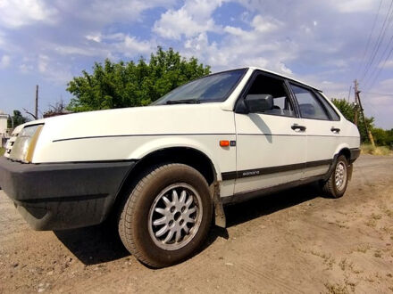 Белый ВАЗ 21099, объемом двигателя 1.5 л и пробегом 250 тыс. км за 900 $, фото 1 на Automoto.ua