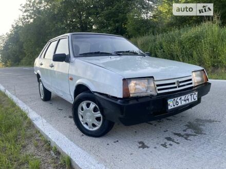 ВАЗ 21099 1997 в Львове на Automoto.ua Белый ВАЗ 21099, объемом двигателя 0 л и пробегом 200 тыс. км за 599 $, фото 1 на Automoto.ua