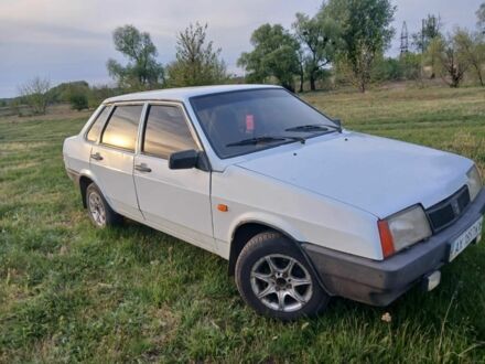 ВАЗ 21099 2004 у Харкові на Automoto.ua Білий ВАЗ 21099, об'ємом двигуна 1.5 л та пробігом 200 тис. км за 1700 $, фото 1 на Automoto.ua