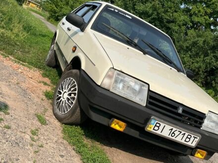ВАЗ 21099 1992 у Чутове на Automoto.ua Бежевий ВАЗ 21099, об'ємом двигуна 1.5 л та пробігом 40 тис. км за 1500 $, фото 1 на Automoto.ua