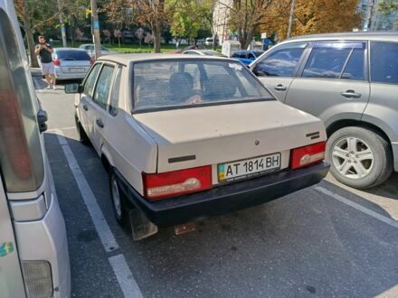 ВАЗ 21099 1993 у Чернівцях на Automoto.ua Бежевий ВАЗ 21099, об'ємом двигуна 1.5 л та пробігом 300 тис. км за 590 $, фото 1 на Automoto.ua