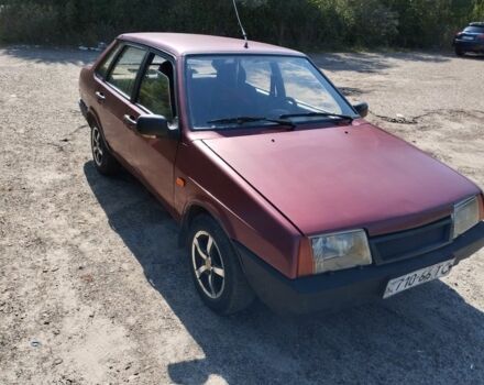 Красный ВАЗ 21099, объемом двигателя 1.5 л и пробегом 300 тыс. км за 1100 $, фото 1 на Automoto.ua