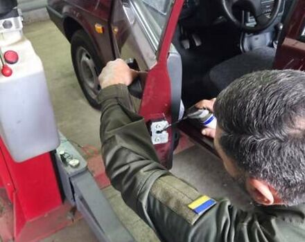 Красный ВАЗ 21099, объемом двигателя 1.6 л и пробегом 25 тыс. км за 5700 $, фото 126 на Automoto.ua