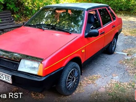 ВАЗ 21099 1993 у Ахтырке на Automoto.ua Червоний ВАЗ 21099, об'ємом двигуна 1.3 л та пробігом 1000 тис. км за 600 $, фото 1 на Automoto.ua