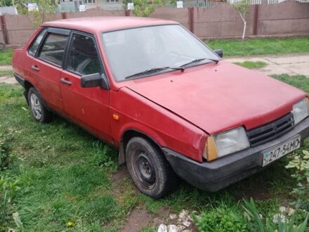 ВАЗ 21099 1993 у Чернівцях на Automoto.ua Червоний ВАЗ 21099, об'ємом двигуна 0 л та пробігом 300 тис. км за 650 $, фото 1 на Automoto.ua
