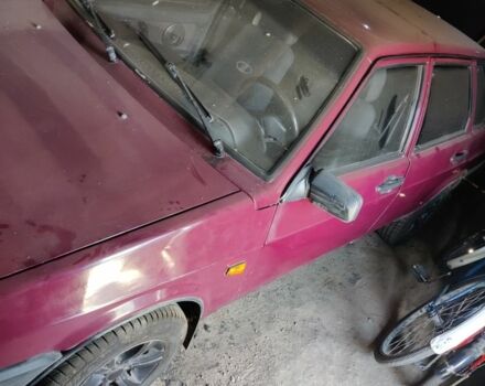 Красный ВАЗ 21099, объемом двигателя 1.5 л и пробегом 300 тыс. км за 952 $, фото 1 на Automoto.ua