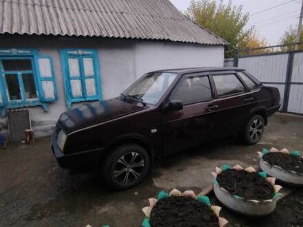 Красный ВАЗ 21099, объемом двигателя 1.5 л и пробегом 300 тыс. км за 1190 $, фото 1 на Automoto.ua