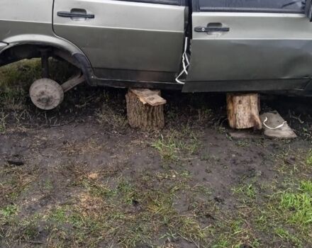 Серый ВАЗ 21099, объемом двигателя 1.5 л и пробегом 177 тыс. км за 400 $, фото 5 на Automoto.ua