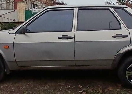 Сірий ВАЗ 21099, об'ємом двигуна 1.6 л та пробігом 180 тис. км за 1999 $, фото 1 на Automoto.ua