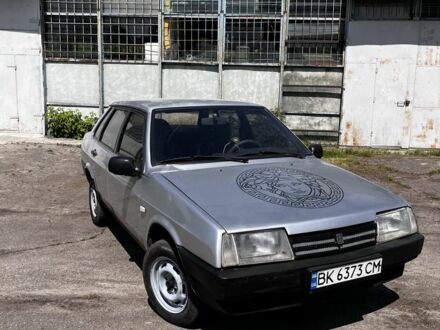 ВАЗ 21099 2003 в Дубно на Automoto.ua Серый ВАЗ 21099, объемом двигателя 1.5 л и пробегом 300 тыс. км за 1000 $, фото 1 на Automoto.ua