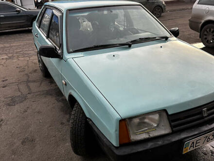 Синий ВАЗ 21099, объемом двигателя 1.5 л и пробегом 300 тыс. км за 1000 $, фото 1 на Automoto.ua