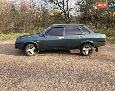 Зеленый ВАЗ 21099, объемом двигателя 1.5 л и пробегом 300 тыс. км за 2100 $, фото 2 на Automoto.ua