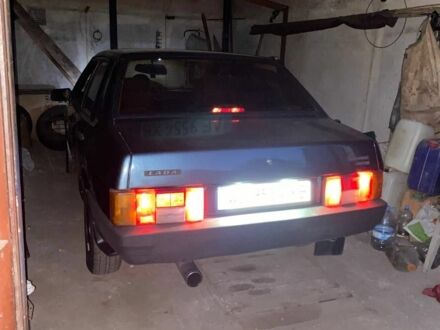 Зелений ВАЗ 21099, об'ємом двигуна 1.5 л та пробігом 300 тис. км за 2050 $, фото 1 на Automoto.ua