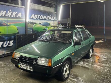Зелений ВАЗ 21099, об'ємом двигуна 1.5 л та пробігом 96 тис. км за 2000 $, фото 1 на Automoto.ua