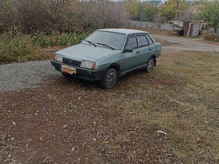 Зеленый ВАЗ 21099, объемом двигателя 1.6 л и пробегом 200 тыс. км за 1000 $, фото 1 на Automoto.ua