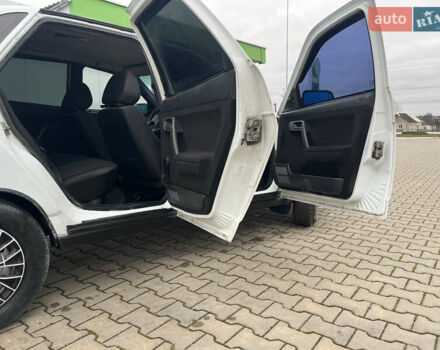 Белый ВАЗ 2110, объемом двигателя 1.6 л и пробегом 190 тыс. км за 1750 $, фото 25 на Automoto.ua