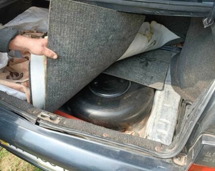 Черный ВАЗ 2110, объемом двигателя 1.6 л и пробегом 211 тыс. км за 2400 $, фото 7 на Automoto.ua