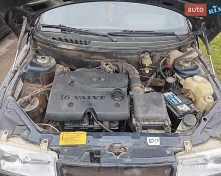 Черный ВАЗ 2110, объемом двигателя 1.6 л и пробегом 220 тыс. км за 1600 $, фото 4 на Automoto.ua