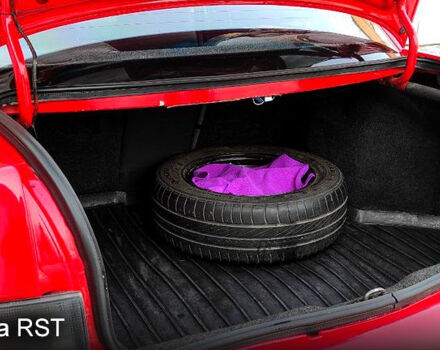 Красный ВАЗ 2110, объемом двигателя 1.5 л и пробегом 210 тыс. км за 2700 $, фото 4 на Automoto.ua