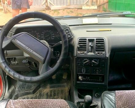 Красный ВАЗ 2110, объемом двигателя 1.5 л и пробегом 150 тыс. км за 2040 $, фото 2 на Automoto.ua