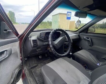 Красный ВАЗ 2110, объемом двигателя 1.5 л и пробегом 220 тыс. км за 2000 $, фото 4 на Automoto.ua