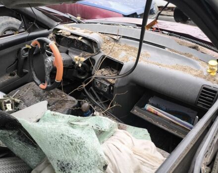 ВАЗ 2110 2004 в Днепре (Днепропетровске) на Automoto.ua Красный ВАЗ 2110, объемом двигателя 1.6 л и пробегом 190 тыс. км за 650 $, фото 5 на Automoto.ua
