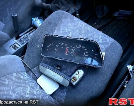 Красный ВАЗ 2110, объемом двигателя 1.5 л и пробегом 100 тыс. км за 1000 $, фото 3 на Automoto.ua