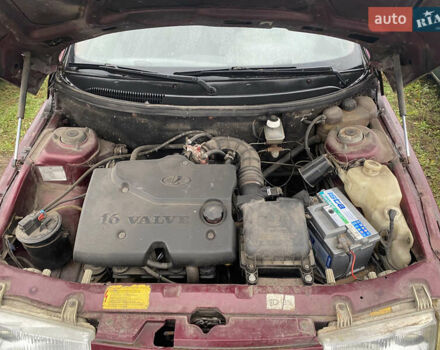 Красный ВАЗ 2110, объемом двигателя 1.6 л и пробегом 300 тыс. км за 800 $, фото 3 на Automoto.ua