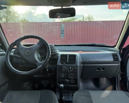 Красный ВАЗ 2110, объемом двигателя 1.6 л и пробегом 189 тыс. км за 2050 $, фото 1 на Automoto.ua