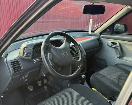 Красный ВАЗ 2110, объемом двигателя 1.6 л и пробегом 189 тыс. км за 2050 $, фото 2 на Automoto.ua