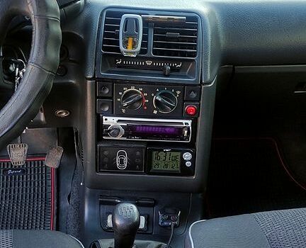 Серый ВАЗ 2110, объемом двигателя 1.5 л и пробегом 321 тыс. км за 2100 $, фото 6 на Automoto.ua