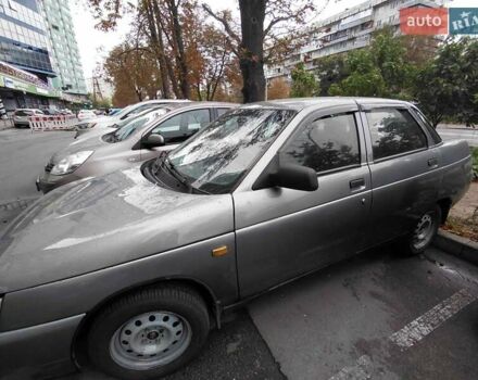 Серый ВАЗ 2110, объемом двигателя 1.6 л и пробегом 530 тыс. км за 2000 $, фото 2 на Automoto.ua