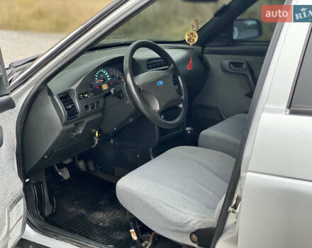 Серый ВАЗ 2110, объемом двигателя 1.6 л и пробегом 152 тыс. км за 2000 $, фото 25 на Automoto.ua