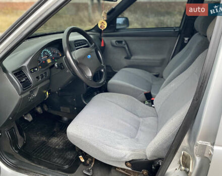 Серый ВАЗ 2110, объемом двигателя 1.6 л и пробегом 152 тыс. км за 2000 $, фото 26 на Automoto.ua