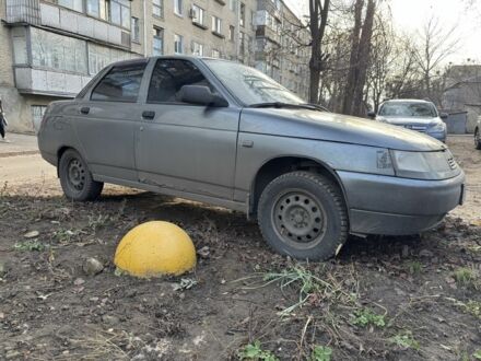 Серый ВАЗ 2110, объемом двигателя 1.6 л и пробегом 428 тыс. км за 1000 $, фото 1 на Automoto.ua