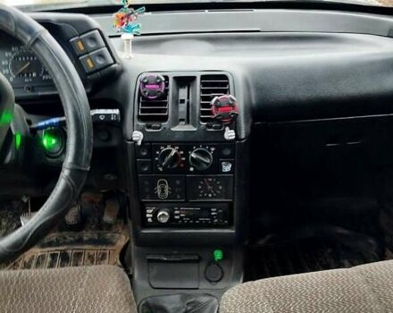 Зеленый ВАЗ 2110, объемом двигателя 1.5 л и пробегом 196 тыс. км за 1200 $, фото 4 на Automoto.ua