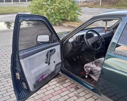 Зеленый ВАЗ 2110, объемом двигателя 1 л и пробегом 300 тыс. км за 1400 $, фото 3 на Automoto.ua