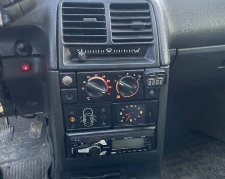 Зеленый ВАЗ 2110, объемом двигателя 1.5 л и пробегом 210 тыс. км за 1000 $, фото 9 на Automoto.ua