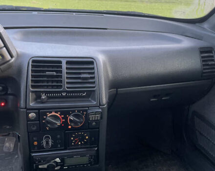 Зеленый ВАЗ 2110, объемом двигателя 1.5 л и пробегом 210 тыс. км за 1000 $, фото 11 на Automoto.ua