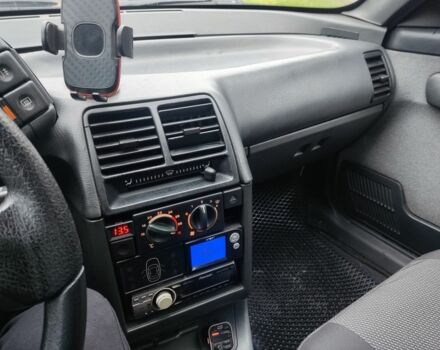 Зеленый ВАЗ 2110, объемом двигателя 1.6 л и пробегом 303 тыс. км за 1419 $, фото 6 на Automoto.ua