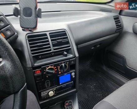 Зеленый ВАЗ 2110, объемом двигателя 1.6 л и пробегом 304 тыс. км за 1416 $, фото 4 на Automoto.ua