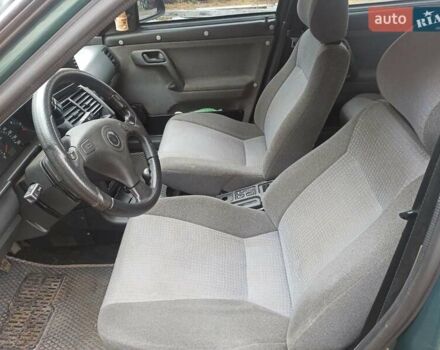 Зелений ВАЗ 2110, об'ємом двигуна 1.6 л та пробігом 58 тис. км за 3300 $, фото 20 на Automoto.ua