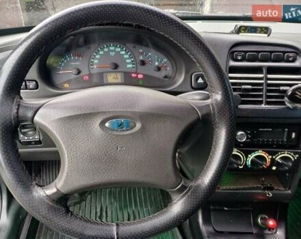 Зелений ВАЗ 2110, об'ємом двигуна 1.6 л та пробігом 225 тис. км за 1900 $, фото 3 на Automoto.ua